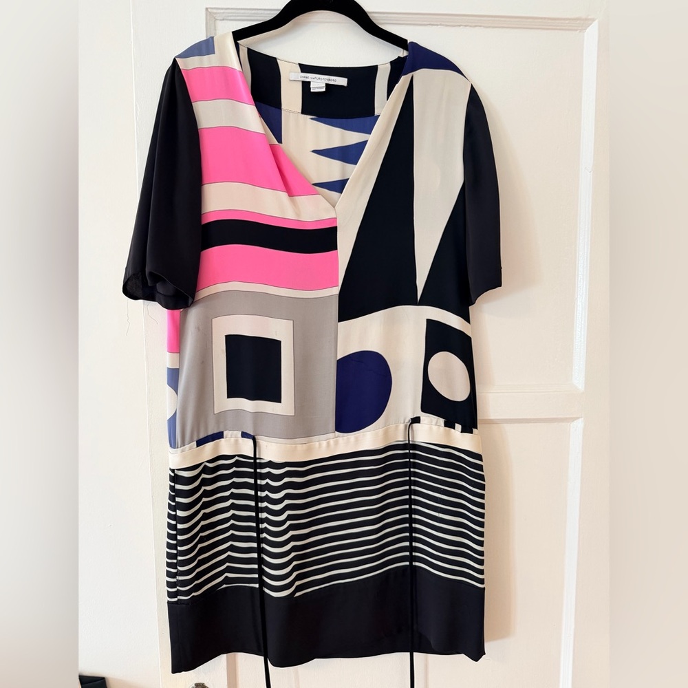 DIANE VON FURSTENBERG Geometric Print Dress - Pink, Black, White